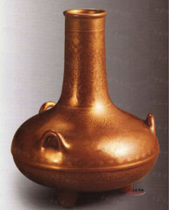 景德鎮窯醬釉描金三系壺 景德鎮窯醬釉描金三系壺