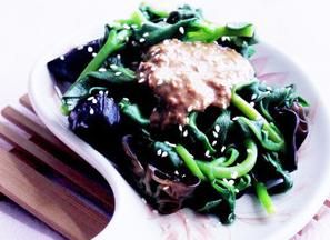 涼拌田七木耳 涼拌田七木耳