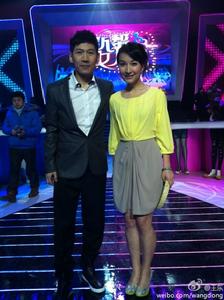 節目主持人：王東、吳欣