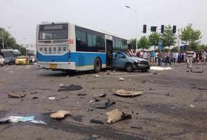 寶馬撞散馬自達 寶馬撞散馬自達