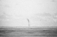 彈頭落入海中激起的巨大水柱