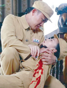 《槍聲背後》劇照