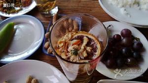 茶中病怏怏的菊花