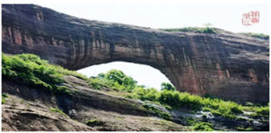 《題信州半月岩》 《題信州半月岩》