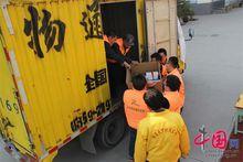 海倉學校捐書現場