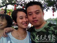 鄭益龍生前夫妻合影