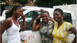 反對燙胸的女孩們