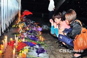 福建南平上百市民自發哀悼逝去孩子