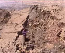 煤田自燃後造成了嚴重的土地塌陷