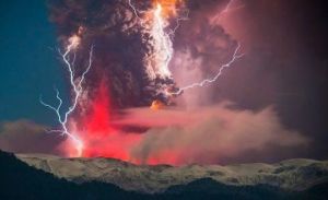 火山雷雨 火山雷雨