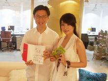 王文華與《61X57》改拍劇女主角陳怡蓉合影