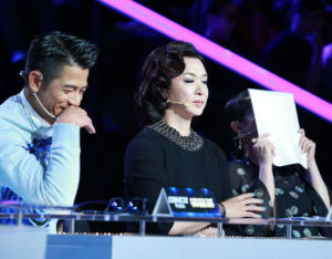 中國好舞蹈錄製現場:海清見裸男舞者害羞