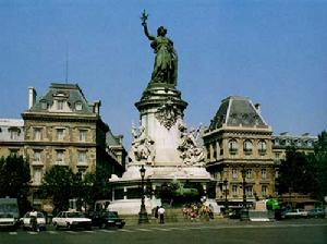 (巴黎)共和國廣場塑像