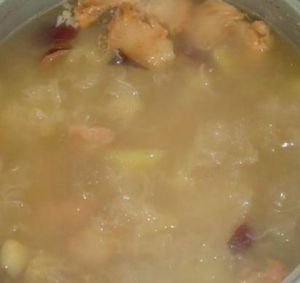 雪耳燉豬骨 雪耳燉豬骨