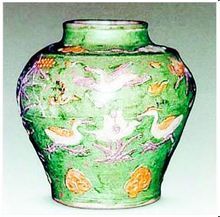 明素三彩堆塑蘆雁紋罐 明素三彩堆塑蘆雁紋罐