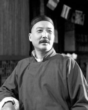 于是之在《茶館》中扮演中年王利發