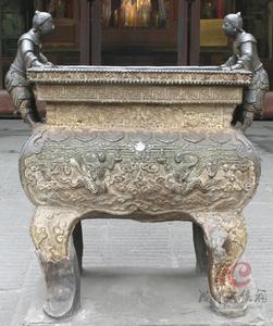 明飛天紋雙人耳四足鐵爐 明飛天紋雙人耳四足鐵爐