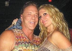 米歇爾·布勞恩和男演員米基·洛克(Mickey Rourke)的合照