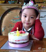 爸爸媽媽微博分享的小四月照片