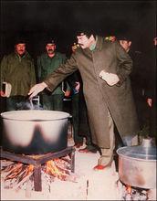 薩達姆為入侵科威特的戰士們煮湯犒勞