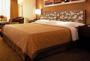 紅玖木格陵蘭品牌板木結合梅花布靠墊雙人床