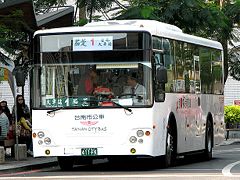 （圖）高雄客運經營台南市區公共汽車的專屬圖裝