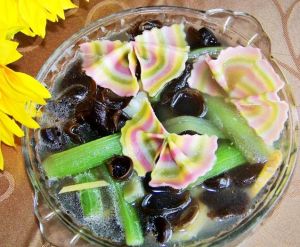 絲瓜木耳燴彩面 絲瓜木耳燴彩面