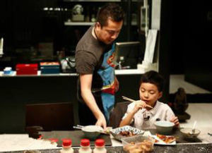 王中磊在綜藝首秀《爸爸回來了》中秀廚藝