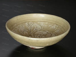 元耀州窯系青釉貼刻牡丹花卉紋碗 元耀州窯系青釉貼刻牡丹花卉紋碗