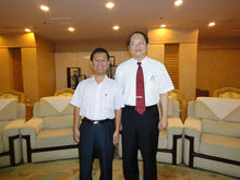 中旭文化網創始人劉慶雲左一