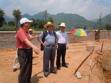 2011年8月雷廣財(右二)在連南縣調研