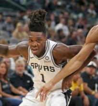 朗尼&middot;沃克在比賽中