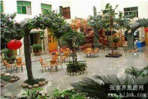 張家界百丈峽大酒店室外餐廳