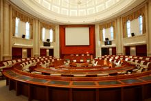 聯合國式圓桌階梯會議廳