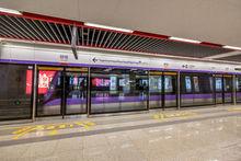 鼓樓站4號線車站站台