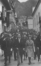 米薩埃爾·帕斯特拉納·博雷羅（居中者）