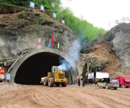 洞新高速公路 洞新高速公路