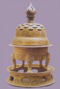 褐彩雲紋鏤空熏爐 褐彩雲紋鏤空熏爐