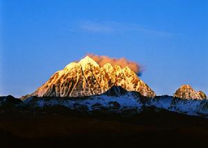 （圖）日照金山