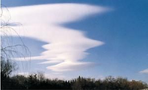 莢狀高積雲 莢狀高積雲