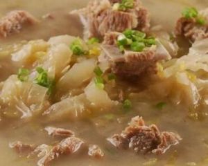 酸菜燉排骨 酸菜燉排骨