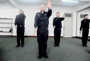 成都交警Style舞蹈中還有交通手勢