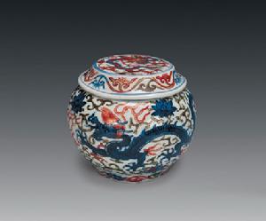 明代五彩雲龍紋蓋罐 明代五彩雲龍紋蓋罐