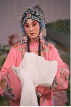 程硯秋再傳弟子張火丁飾演薛湘靈