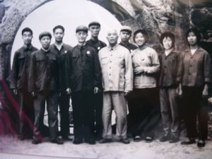 葉穎芬（右二）和劉子厚、李雪峰、呂玉蘭等領導合影