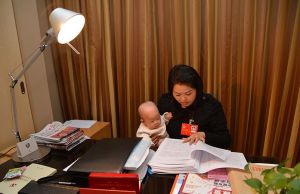 羅瑋攜女參加十八大