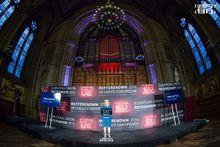 選舉監察人在曼徹斯特宣布脫歐投票結果