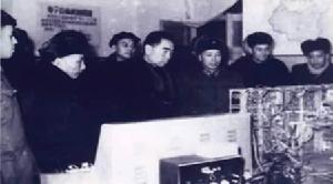 周恩來在中共軍事工程學院視察