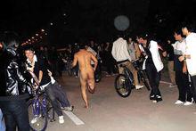 裸奔[裸體奔跑行為]