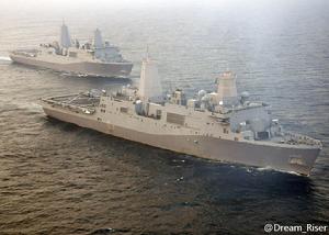 紐約號(遠)與聖安東尼奧號(近)